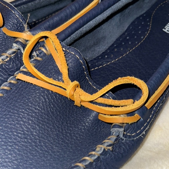 Minnetonka Women's Navy Moccasins - Picture 6 of 11